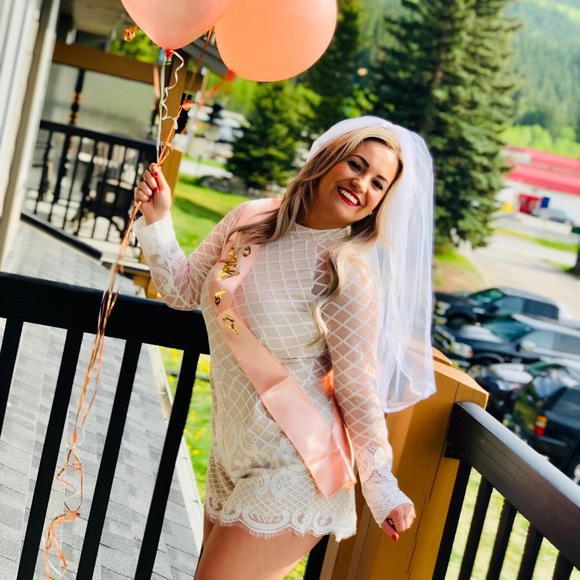 Blythe brand white lace romper. Size L - Picture 7 of 7